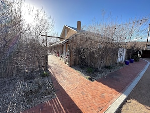 Exterior - Painted Lady Bed & Brew (Albuquerque)