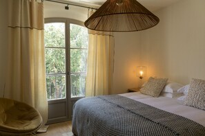 3 slaapkamers, een strijkplank/strijkijzer, wifi, beddengoed