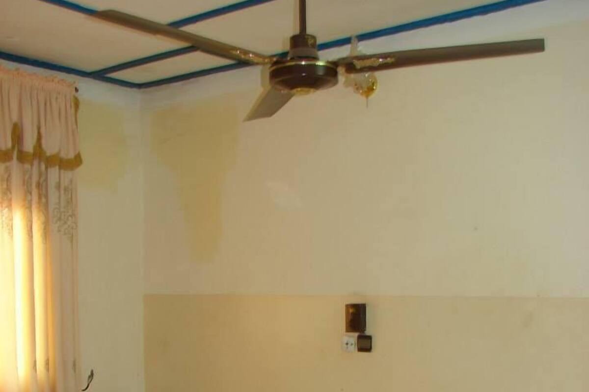 Desk, blackout drapes, WiFi (free), bed sheets