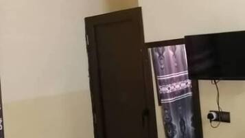 Twin Room | Desk, blackout drapes, free WiFi, bed sheets