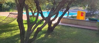 Panoramic villa immersed in the green with swimming pool