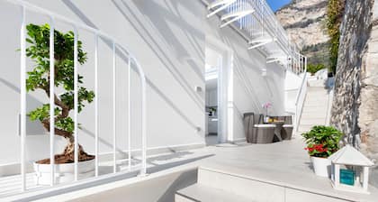 AMORE RENTALS - Casa Cristallo with private Terrace and Sea View