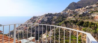 AMORE RENTALS - Casa Cristallo with private Terrace and Sea View