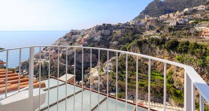 AMORE RENTALS - Casa Cristallo with private Terrace and Sea View