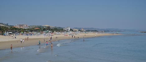 In Strandnähe, Liegestühle
