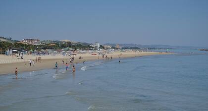 Air conditioning, wifi and wall internet, 150 meters from the sea, 450 meters from the center