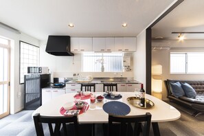 Private Vacation Home | In-room dining - Aoiumi house Korean town (Osaka)