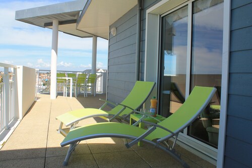 Sand on foot. T2 standing 60 m² + terrace + garage. Linen & linen provided
