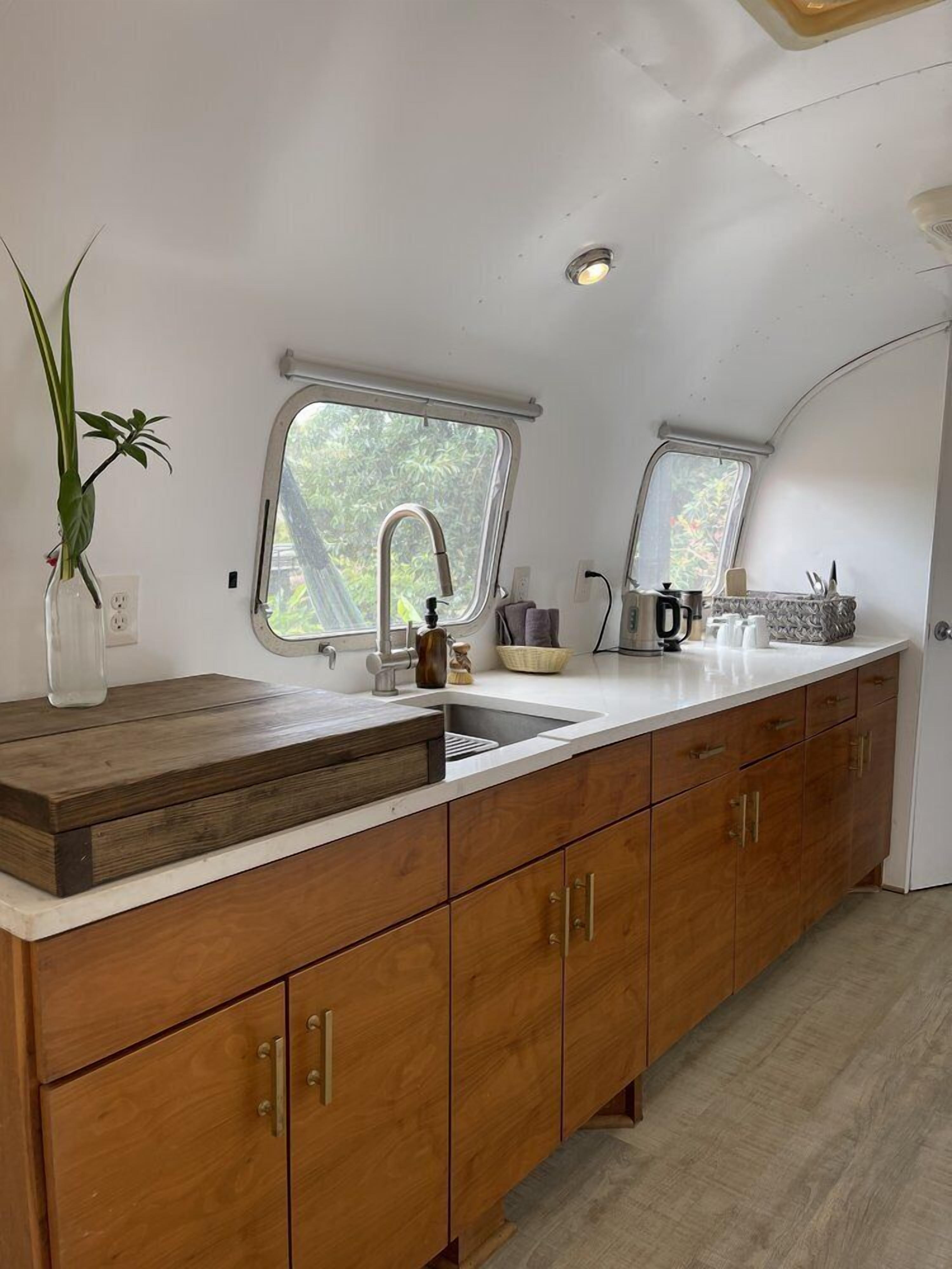 luxury mobile home, pool access, garden view | private kitchen | mini-fridge, microwave, coffee/tea maker, electric kettle