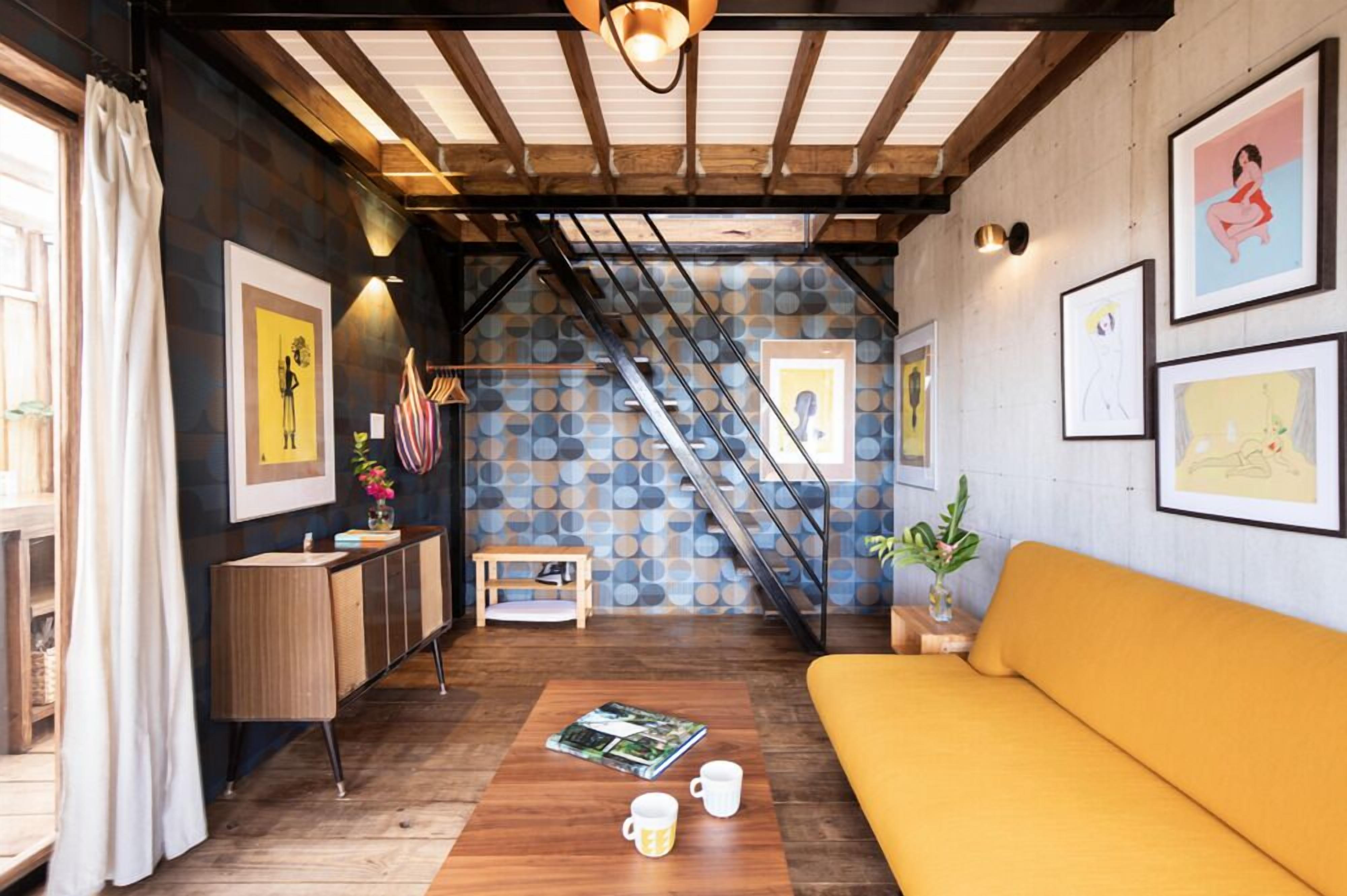 grand cabin, multiple bedrooms, kitchen, ocean view | living area