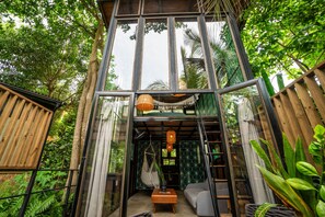 Casa a l'arbre destacada, 1 llit de matrimoni, cuina, vistes al jardí | Roba de llit d'alta qualitat, cobrellits i caixa forta a l'habitació 