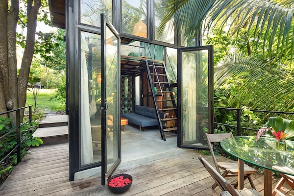 Signature Tree House, 1 Queen Bed, Kitchen, Garden View | Terrace/patio