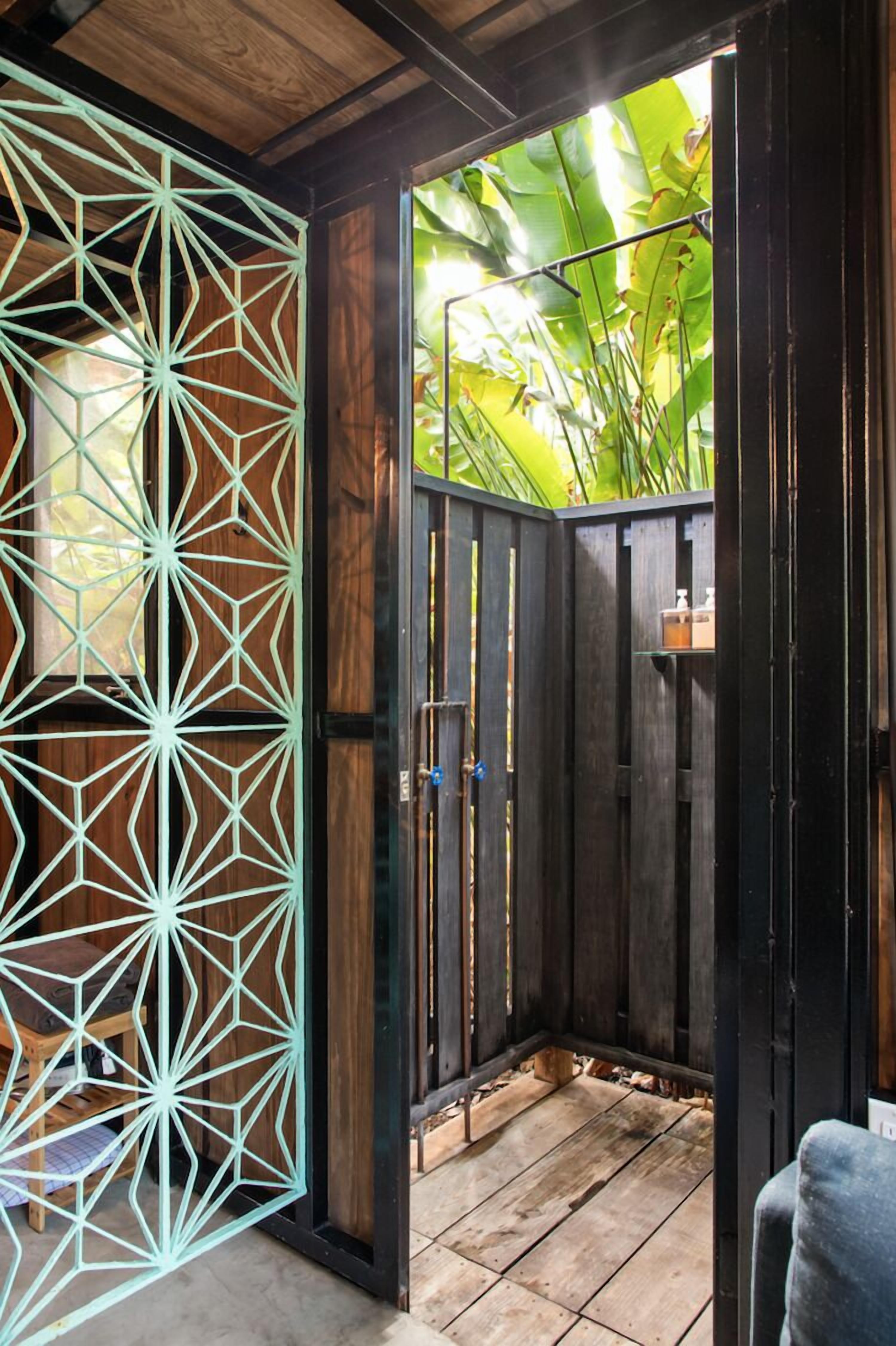 signature tree house, 1 queen bed, kitchen, garden view | bathroom | shower, free toiletries, hair dryer, towels