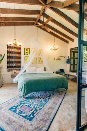 Grand-Haus, Mehrere Schlafzimmer, Küche, eingeschränkter Meerblick | 1 Schlafzimmer, hochwertige Bettwaren, Daunenbettdecken, Zimmersafe