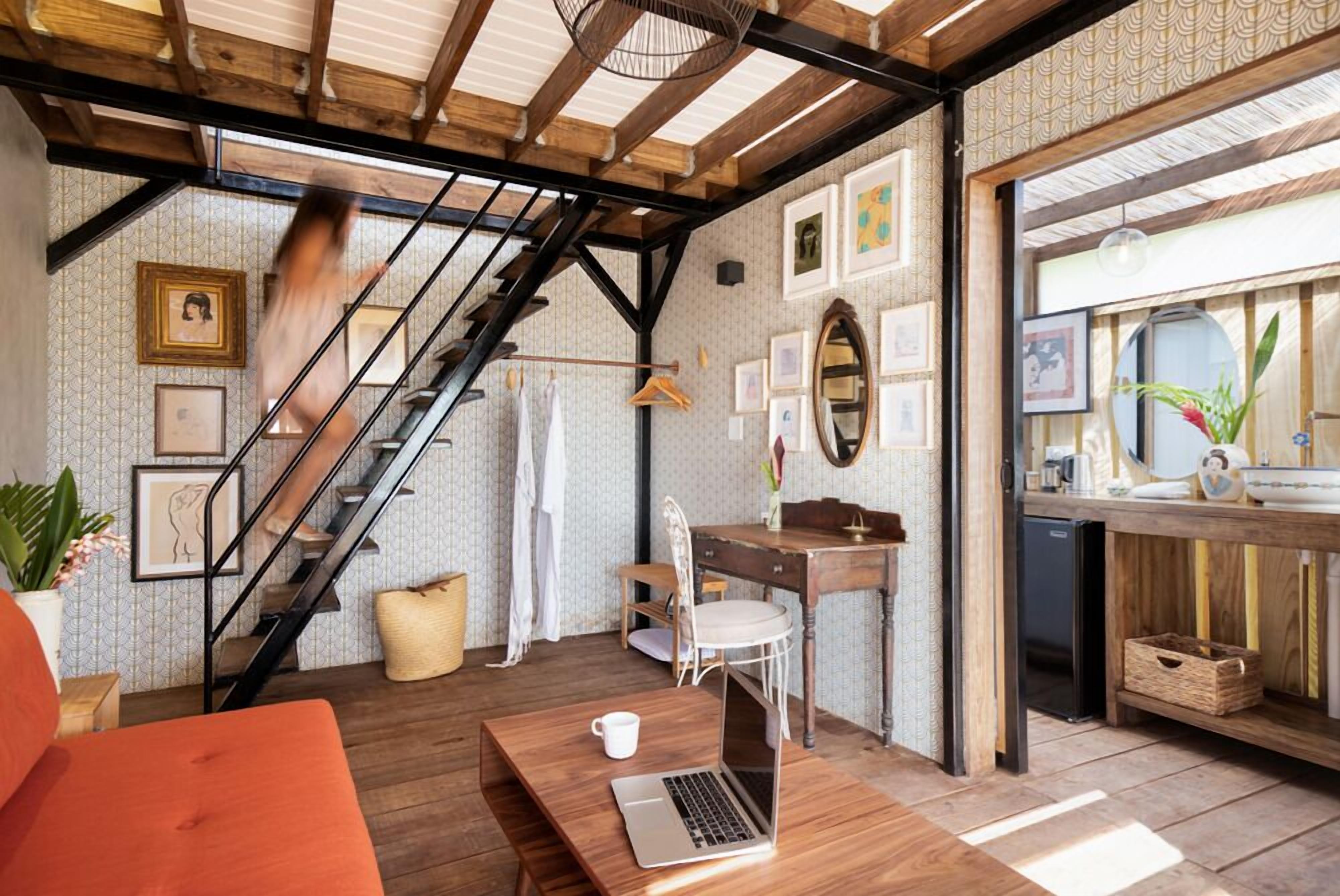 grand cabin, multiple bedrooms, kitchen, ocean view | living area