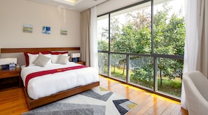 Luxury Villa, 2 Bedrooms, Garden View | 2 bedrooms, individually decorated, desk, blackout drapes