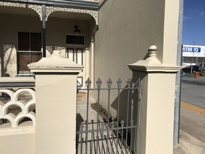 Exterior detail - "La Dentella" French for Lace -Exquisite Luxury Terrace in Bathurst CBD (Bathurst)