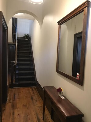 Interior - "La Dentella" French for Lace -Exquisite Luxury Terrace in Bathurst CBD (Bathurst)