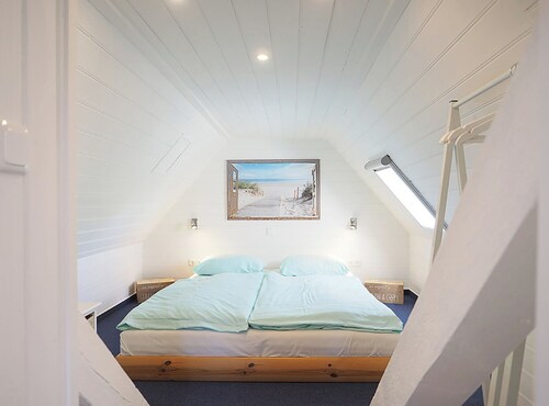 small cozy attic apartment f. 2 persons, garden, incl. Bed linen, wifi