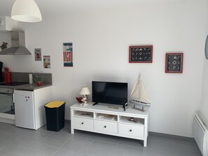 Interior - Charming Cottage in Quend-Plage: 2BR, Parking, Garden (Quend)