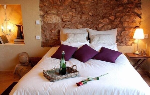 1 bedroom, iron/ironing board, travel cot, free WiFi