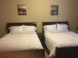 1 bedroom, desk, iron/ironing board, WiFi