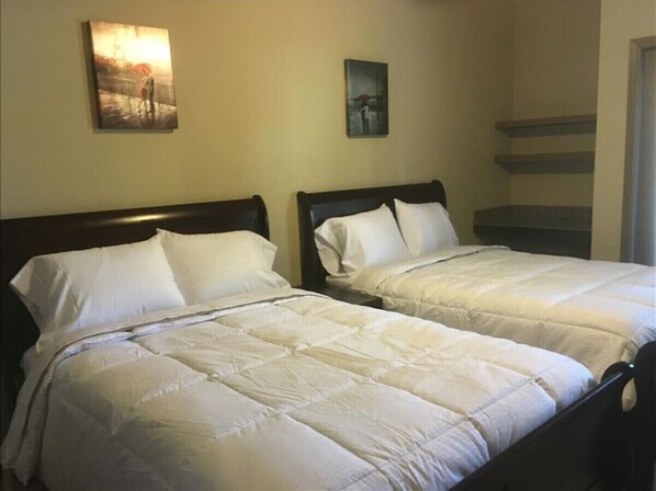 1 bedroom, desk, iron/ironing board, WiFi