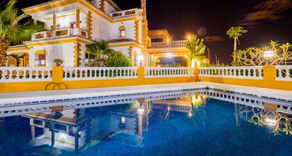Cubo's Villa Fina & Minigolf included / luxury villa / wonderful views / heated pool / mini golf