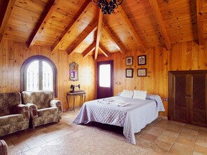 5 makuuhuonetta, silitysrauta/-lauta, ilmainen Wi-Fi, vuodevaatteet