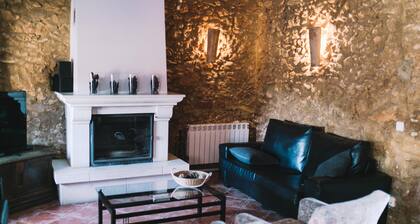 Casa rural con piscina privada, BBQ, chimenea, a 10 min de Comarruga