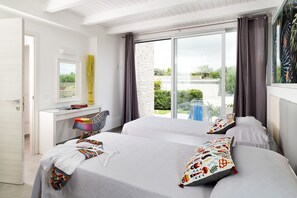 5 habitaciones, tabla de planchar con plancha y cuna de viaje 