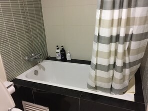 Hair dryer, towels, soap, shampoo - Cozy and clean studio bedroom (Bangkok)