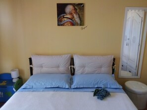 3 Schlafzimmer, Schreibtisch, Bügeleisen/Bügelbrett, Reisekinderbett