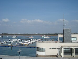 Marina - Apartment in Punta Umbria. In front of the Ria de Huelva and Muelle de las Canoas. (Punta Umbría)