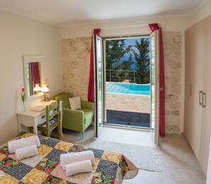 4 bedrooms, in-room safe, desk, soundproofing