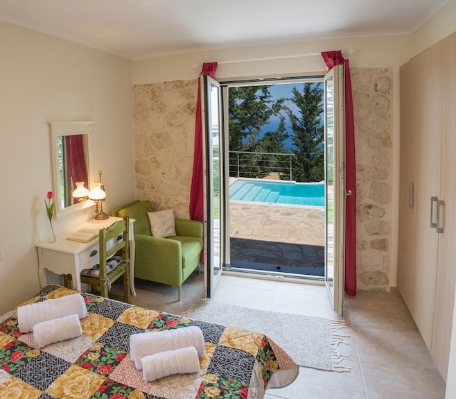 Private Villa Aus Stein, Infinity-pool, Grill, In Der Nähe Von Tsoukalades - Lefkada