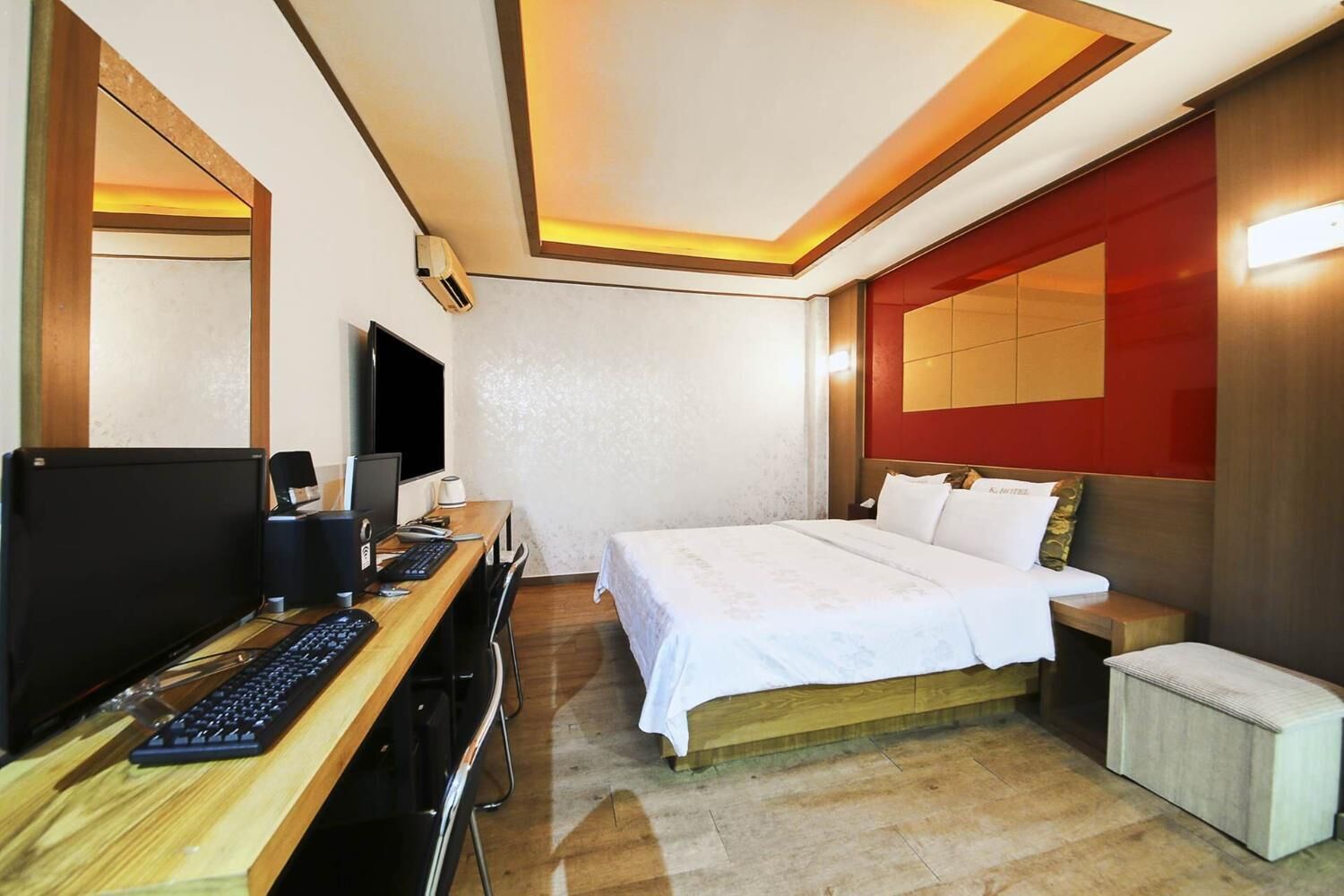 free wifi, bed sheets