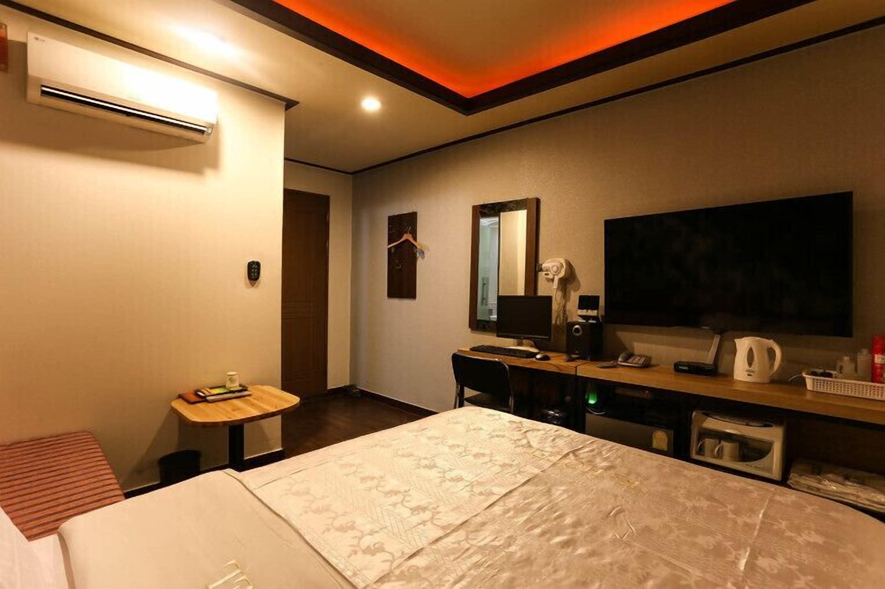 standard room | free wifi, bed sheets