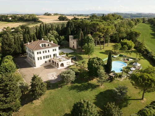Villa de vacances de luxe avec piscine tennis court wifi. 
