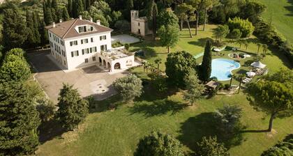 Villa de vacances de luxe avec piscine tennis court wifi.