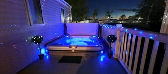 RJ Luxury Caravan with Hot Tub