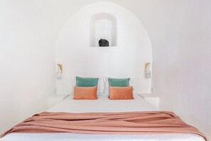 2 bedrooms, iron/ironing board, travel crib, free WiFi