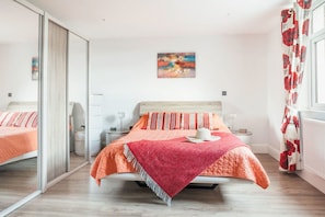 2 Schlafzimmer, Bügeleisen/Bügelbrett, Reisekinderbett, WLAN