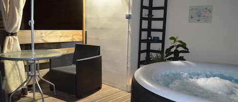 Baignoire à remous extérieure