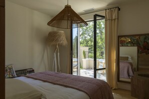 3 bedrooms, iron/ironing board, travel cot, WiFi