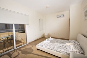 3 bedrooms, iron/ironing board, Internet, bed sheets