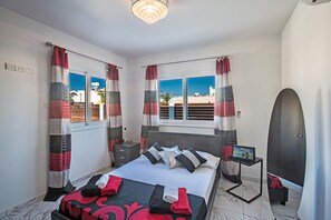 3 bedrooms, iron/ironing board, Internet, bed sheets