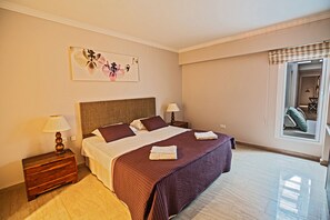 5 chambres, fer et planche à repasser, accès Internet, draps fournis