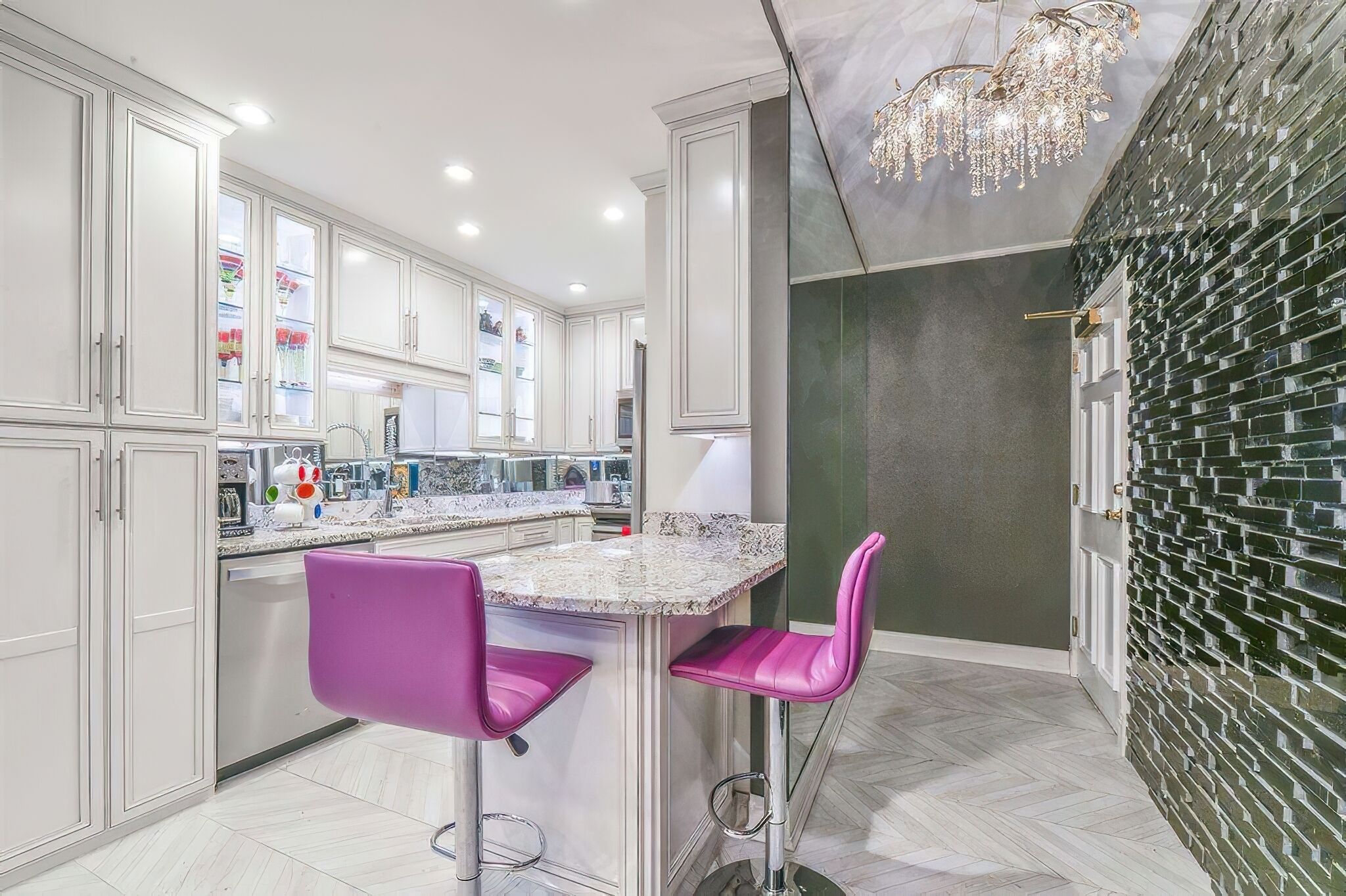 冰箱、微波炉、烤箱、炉灶