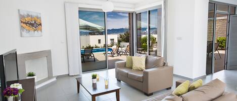 TV, fireplace, DVD player